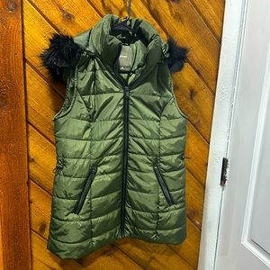Maurice’s women’s puffer vest with furr hood.